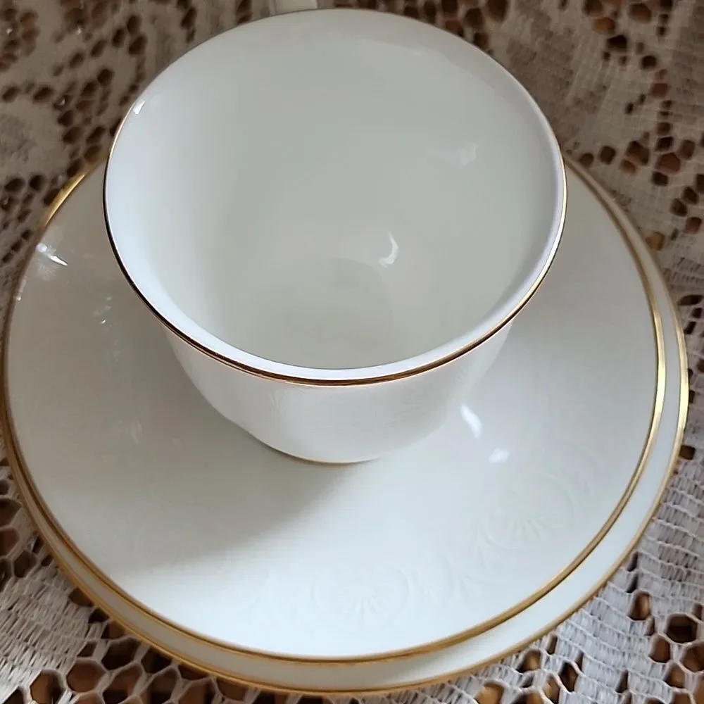 Lenox Bone china 'Hannah' Gold Band Debut Collection